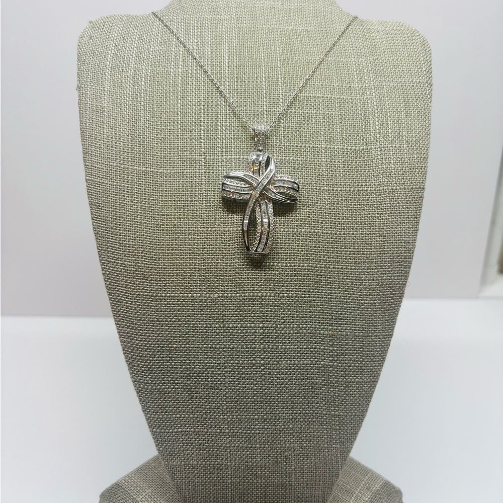 NWOT 17” Sterling Silver and Cubic Zirconia Cross Pendant Necklace